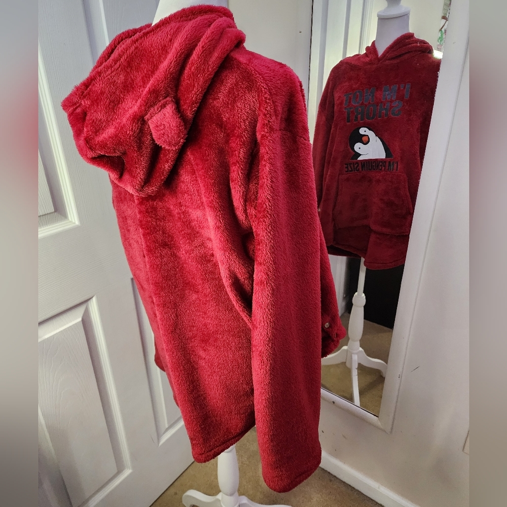 💞4/$20💞 Penguin 'Not Short' Graphic Red Plush Hoodie Size XXL - Picture 2 of 8